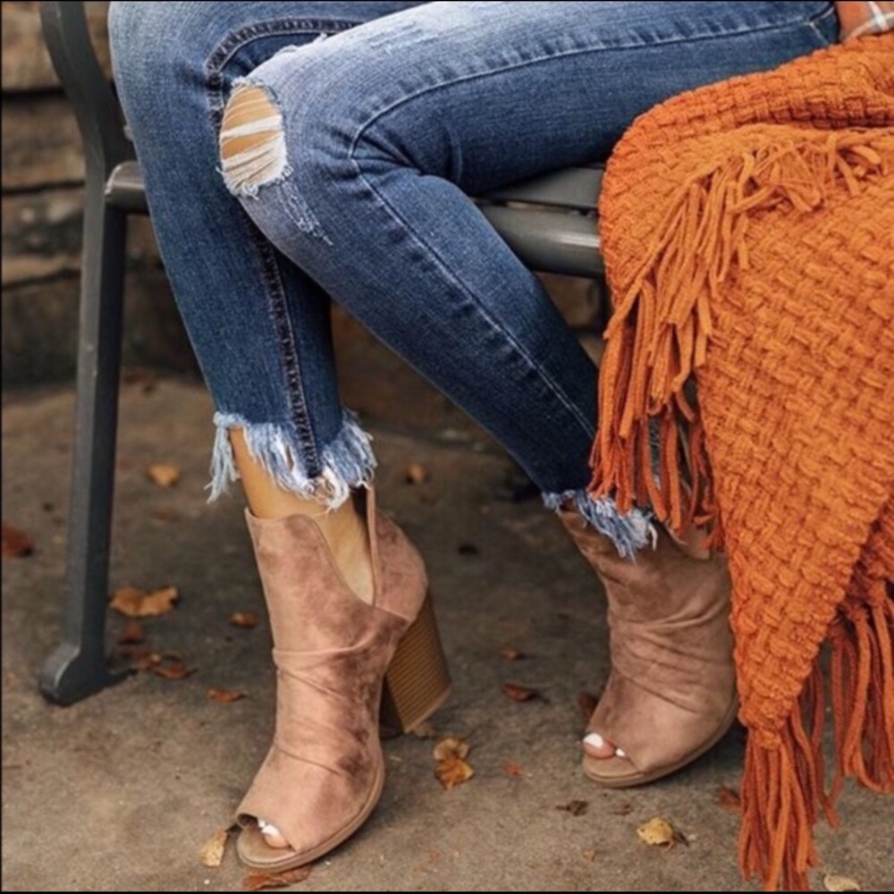 Super cute Peep Toe Booties - Picture 4 of 4
